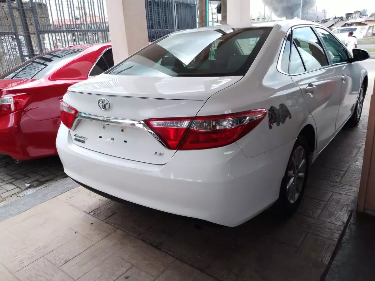 Toyota Camry   - 2016