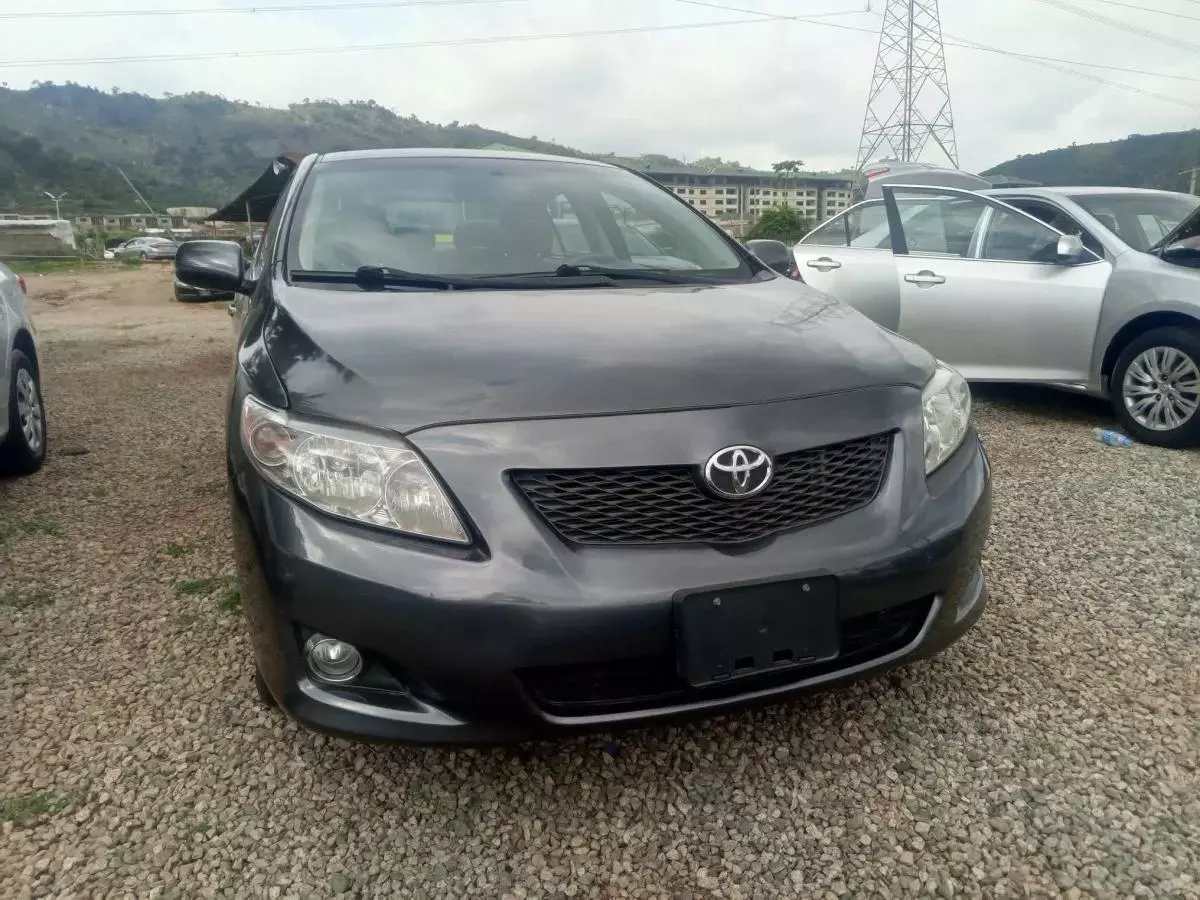 Toyota Corolla   - 2010