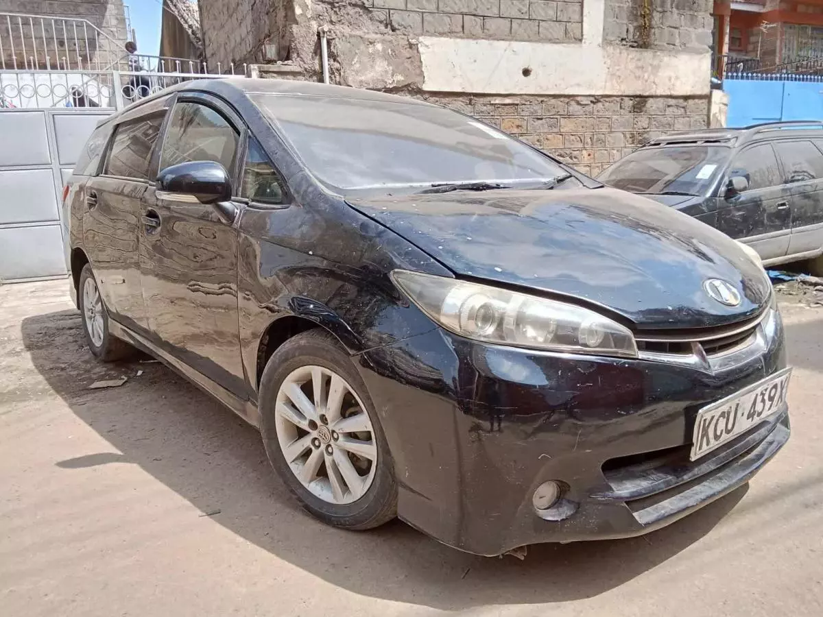 Toyota Wish   - 2012