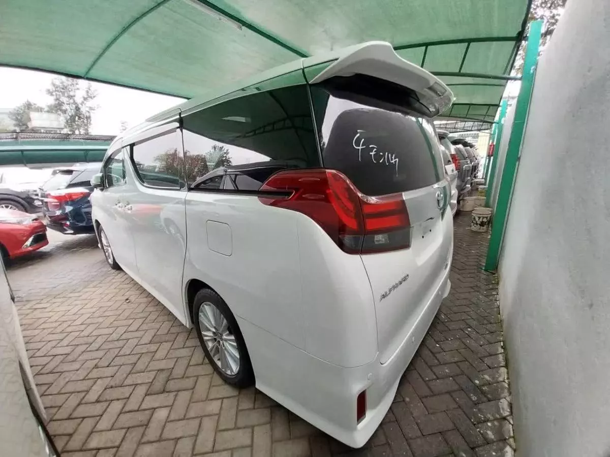 Toyota Alphard   - 2017