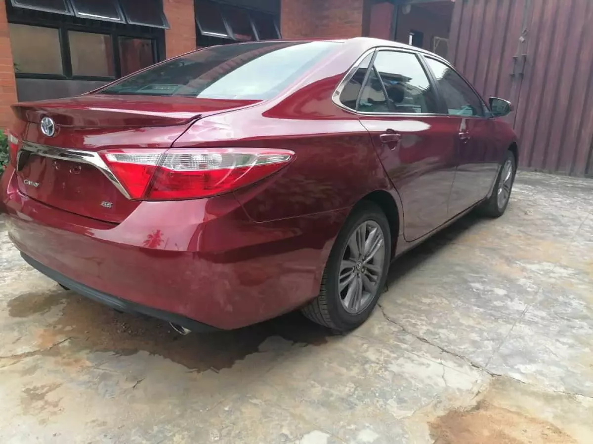 Toyota Camry   - 2016