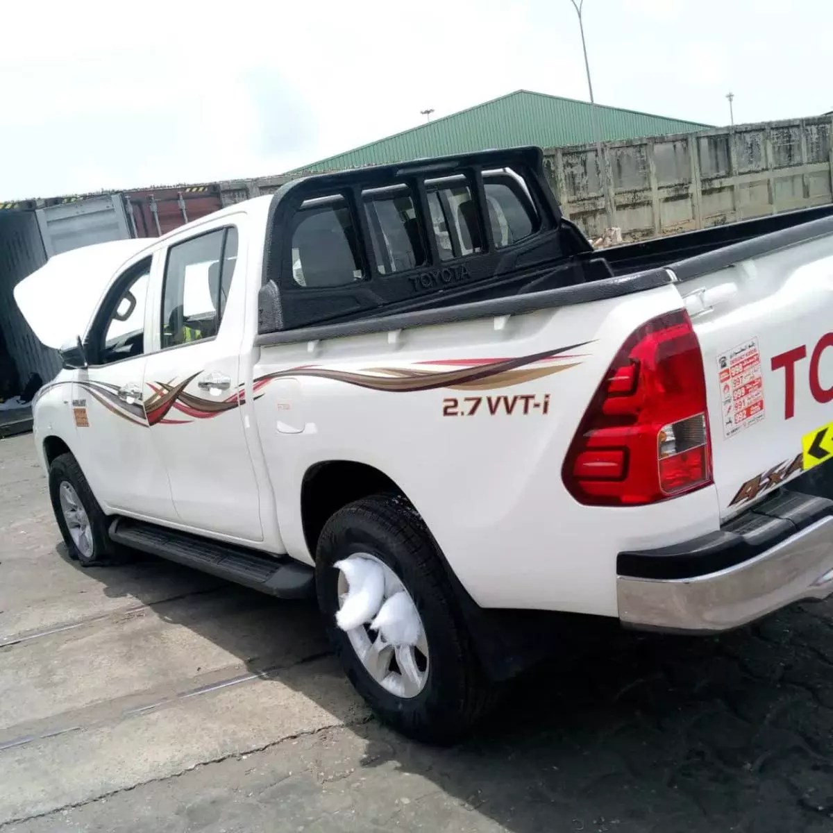 Toyota Hilux   - 2021