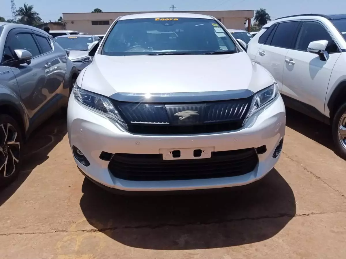 Toyota Harrier   - 2016