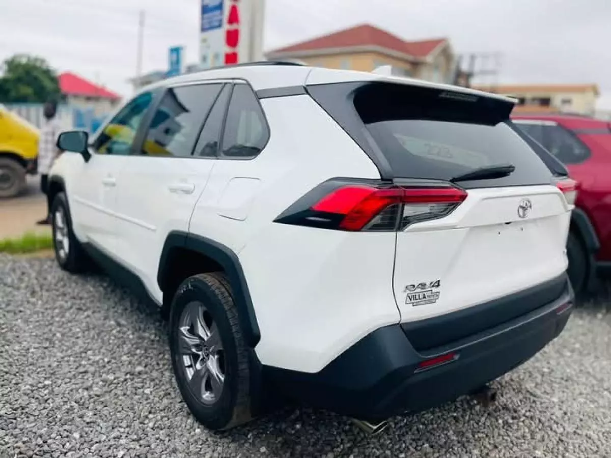 Toyota RAV 4   - 2020