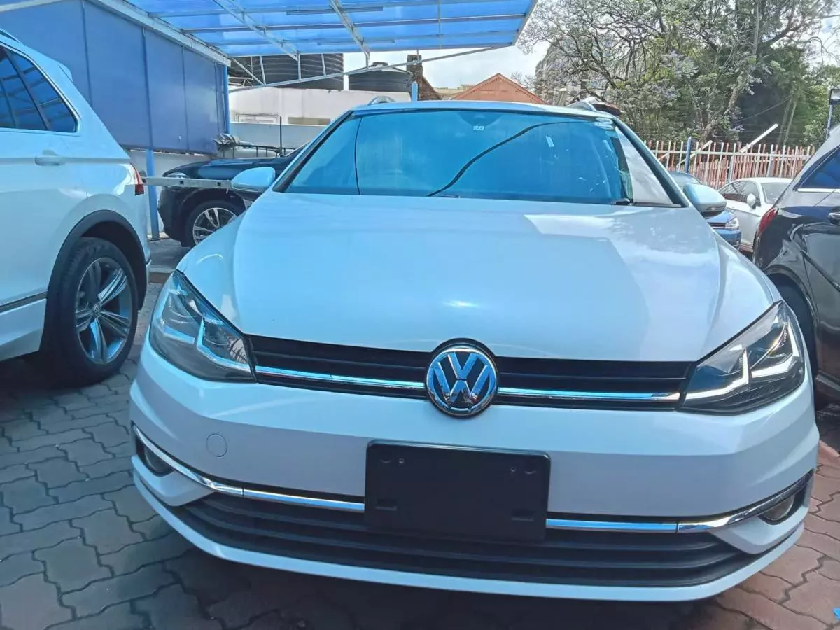 Volkswagen Golf   - 2017