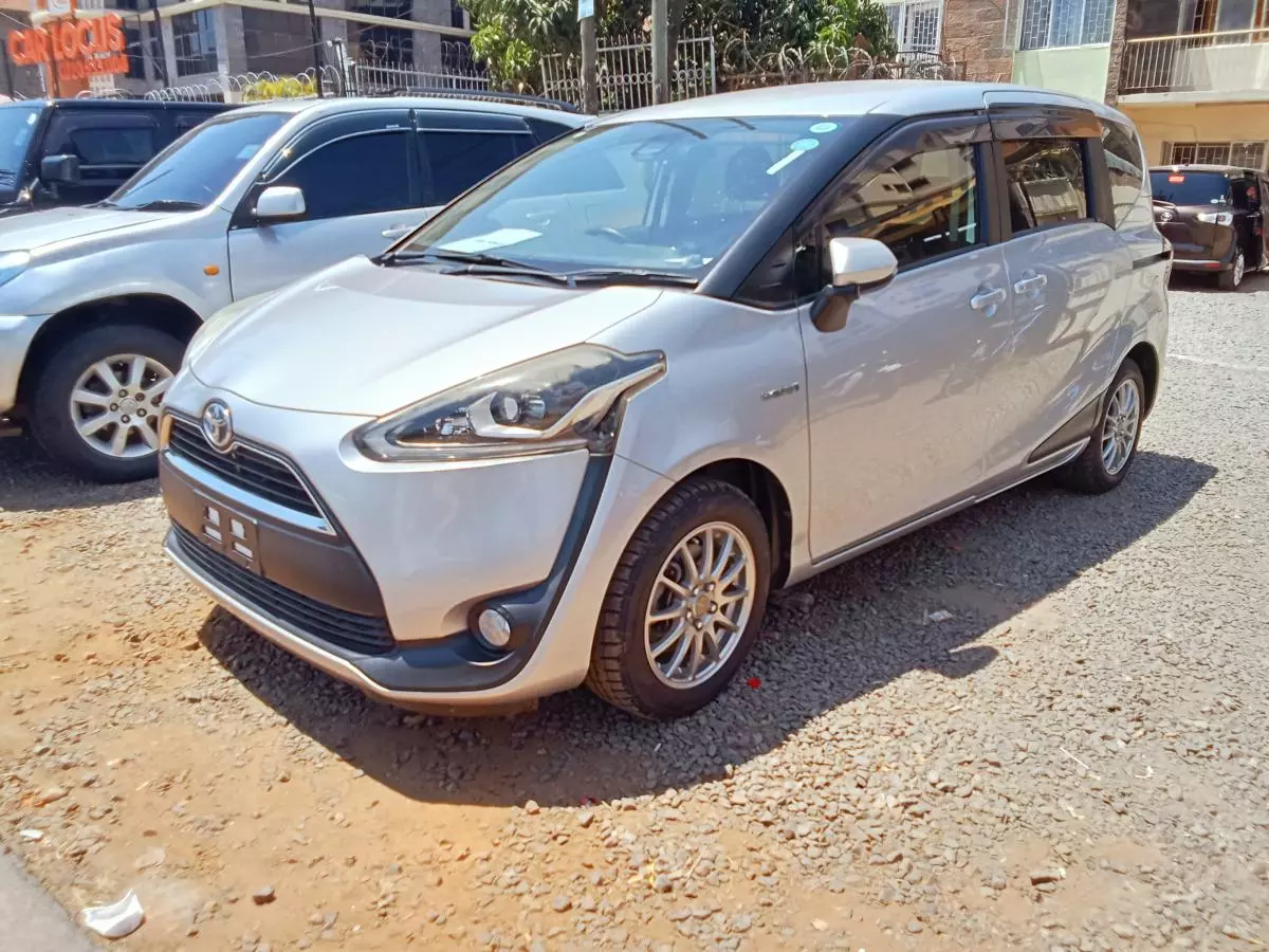 Toyota Sienta Hybrid    - 2016