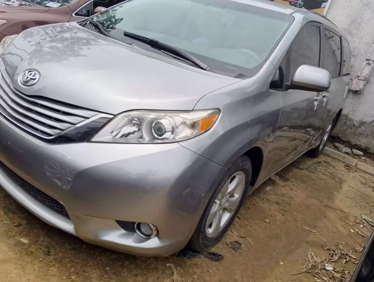 Toyota Sienna   - 2012