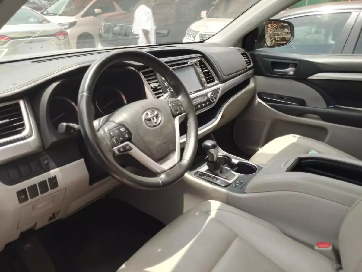 Toyota Highlander   - 2015