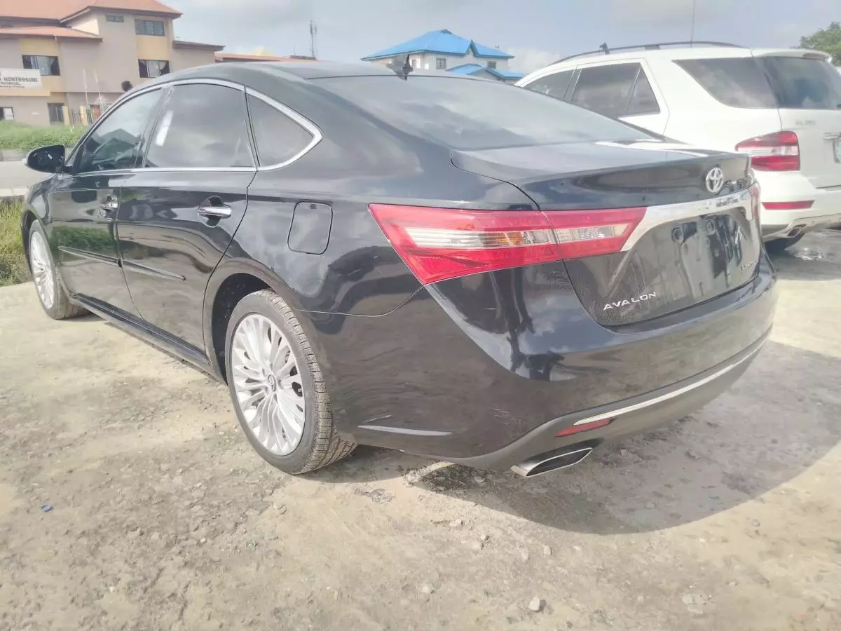 Toyota Avalon   - 2018