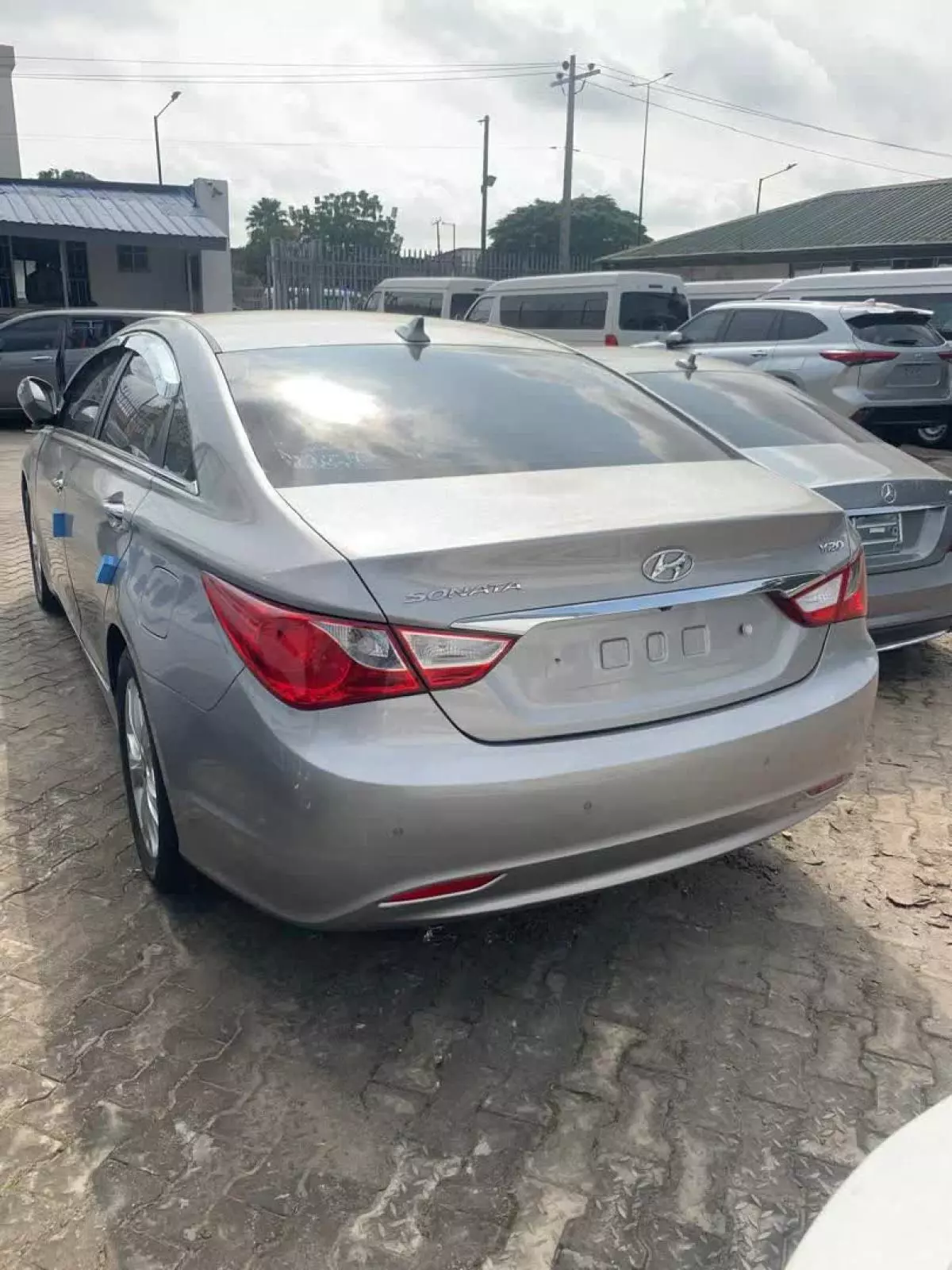 Hyundai Sonata   - 2010