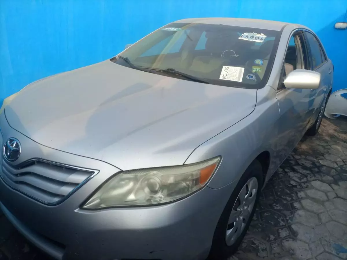 Toyota Camry - 2011
