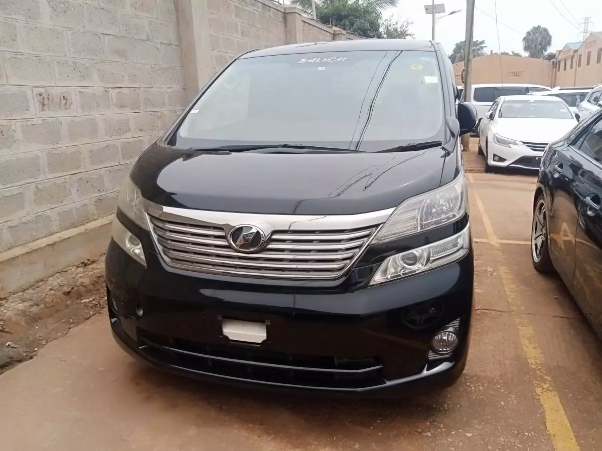 Toyota Vellfire    - 2012