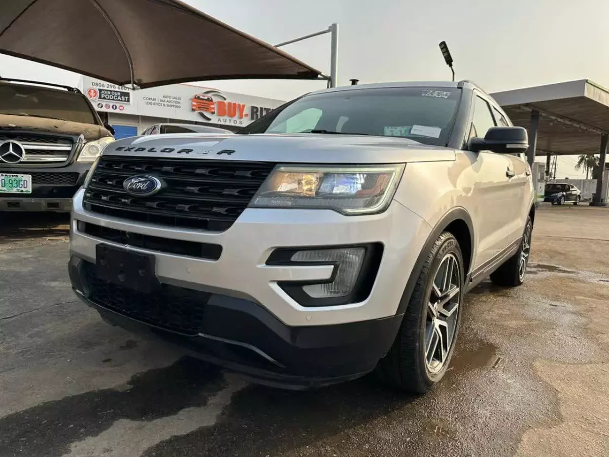 Ford Explorer   - 2017