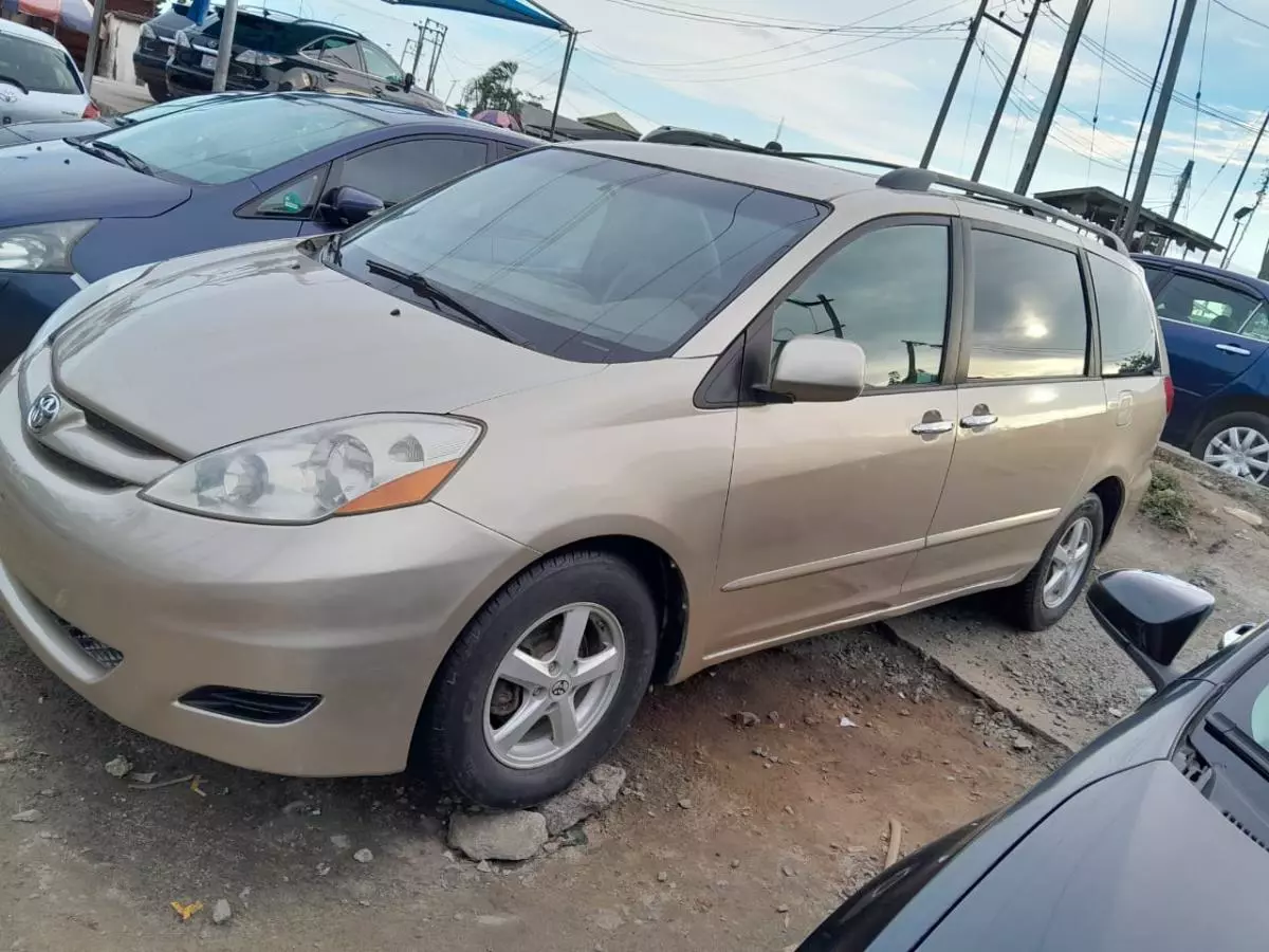 Toyota Sienna   - 2007