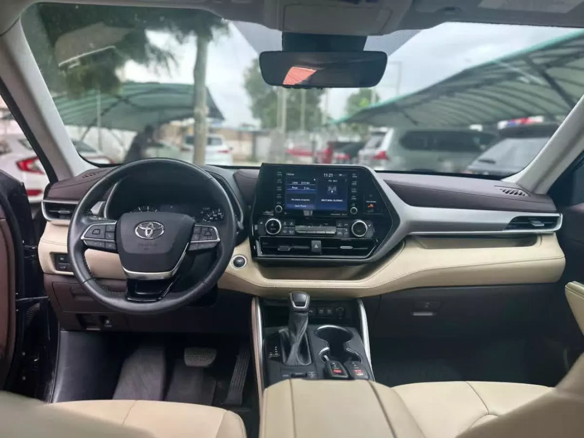 Toyota Highlander   - 2021