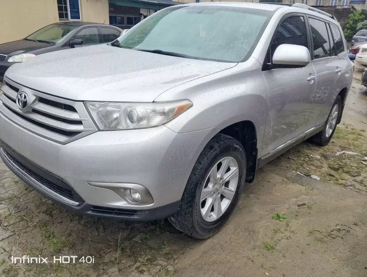 Toyota Highlander   - 2013