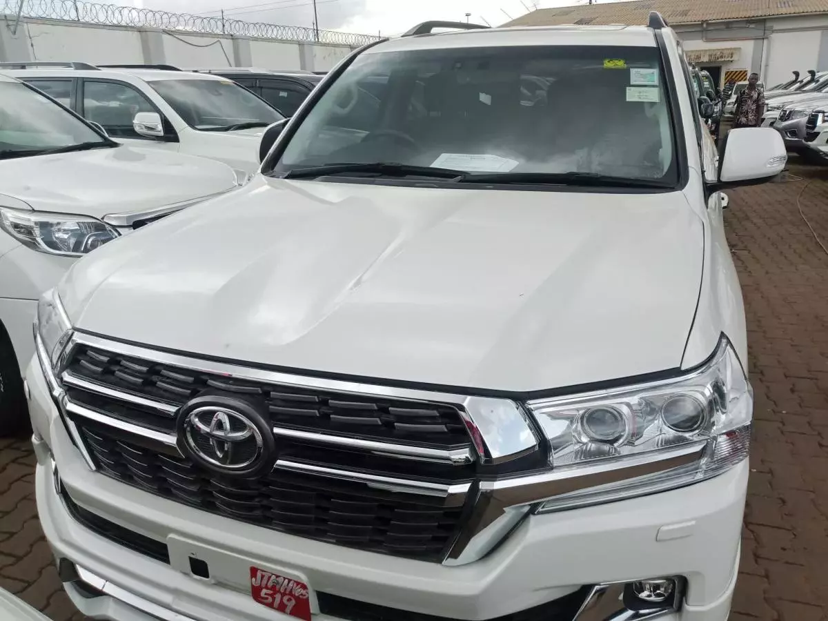 Toyota Landcruiser  V8   - 2019