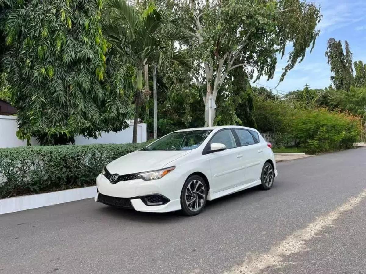 Toyota Scion - 2016