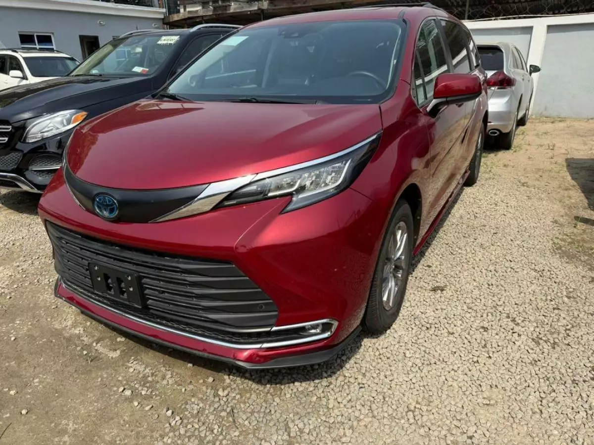 Toyota Sienna   - 2022