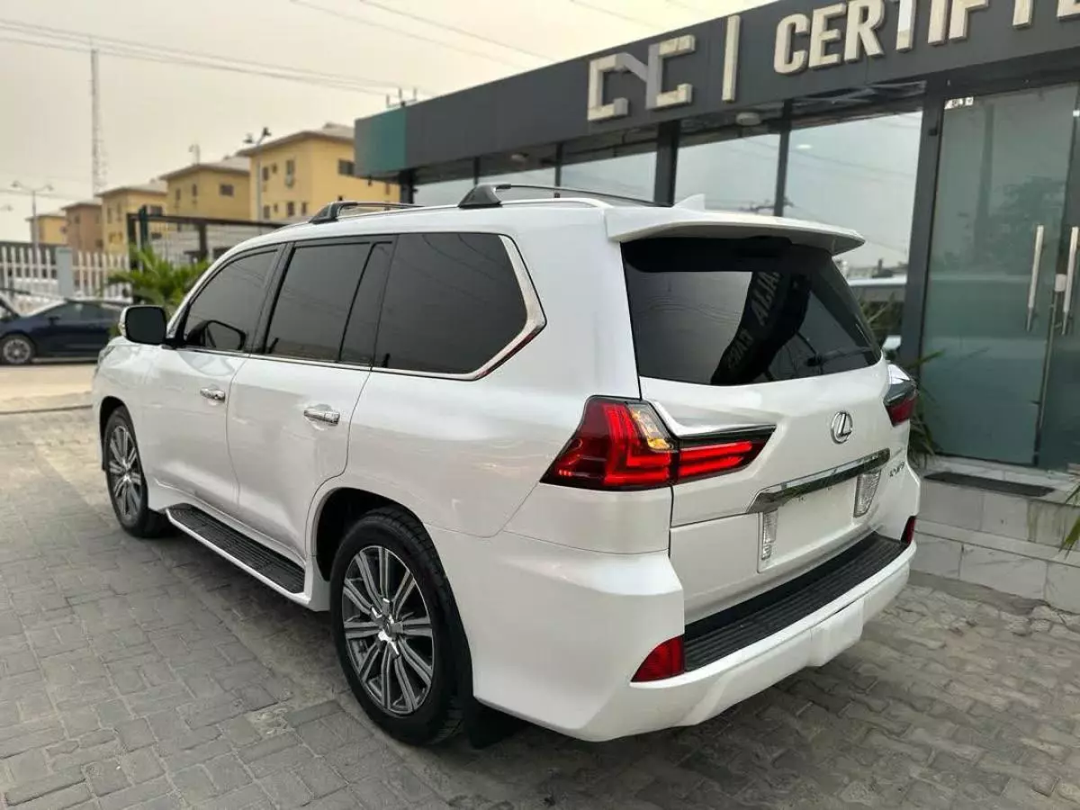 Lexus LX 570   - 2017