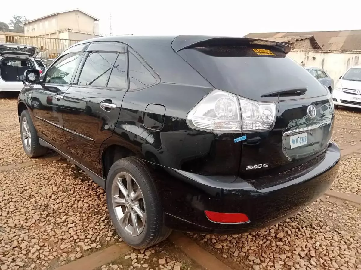 Toyota Harrier   - 2011