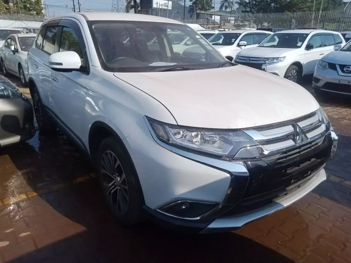 Mitsubishi OUTLANDER   - 2015