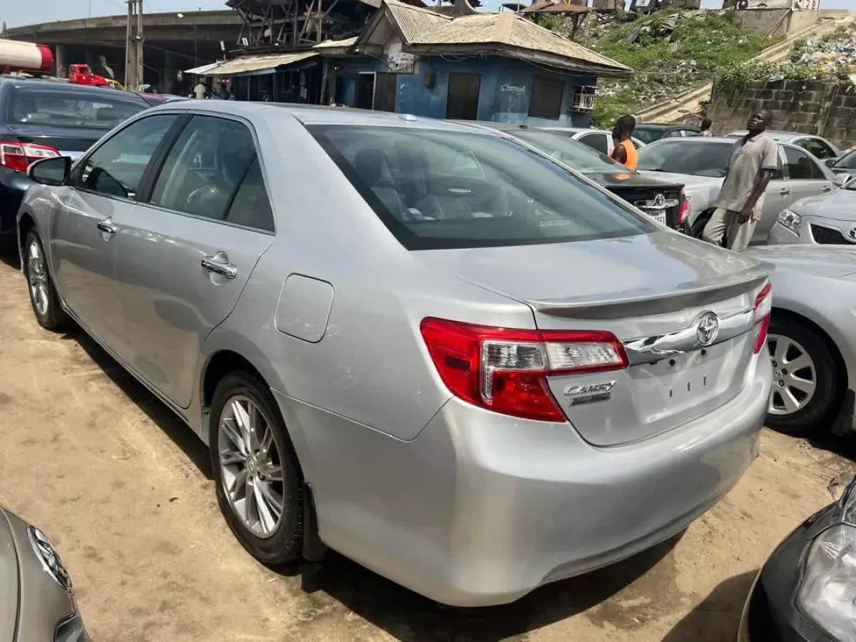 Toyota Camry   - 2012