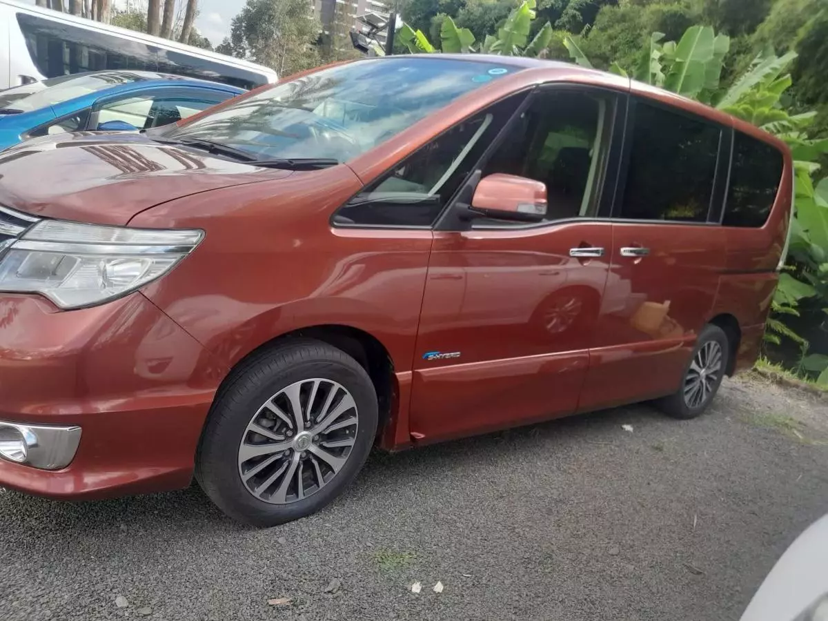 Nissan Serena   - 2016