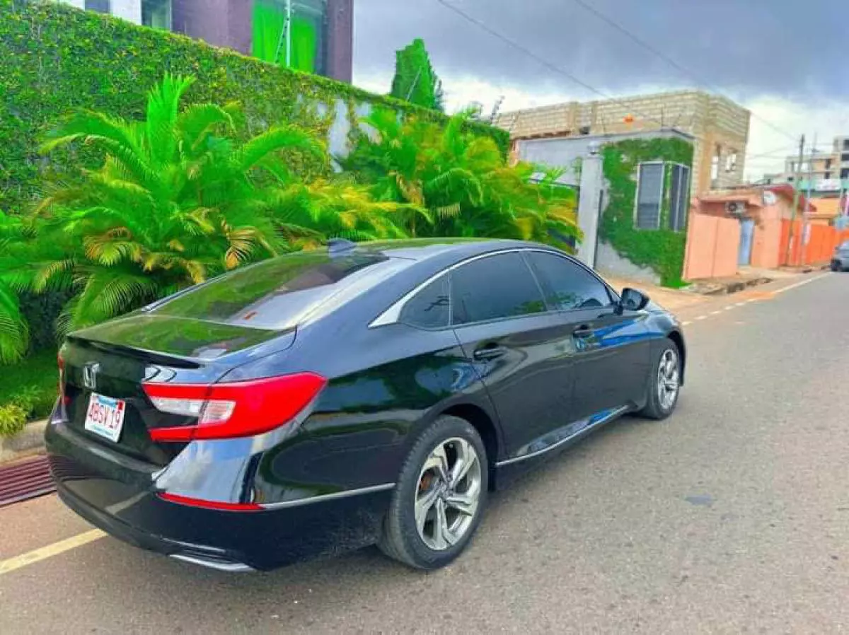 Honda Accord   - 2019