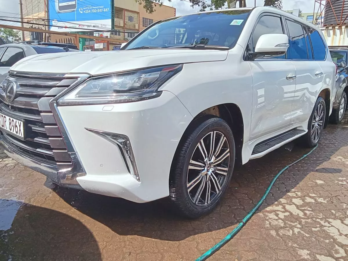 Lexus LX 570   - 2017