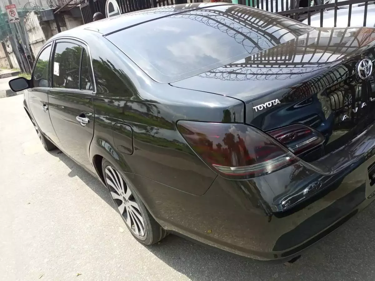 Toyota Avalon   - 2008