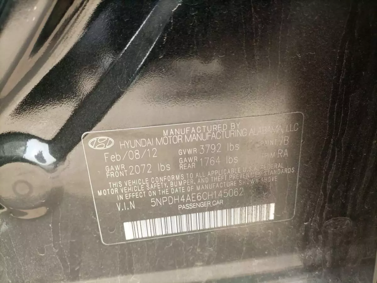 Hyundai Elantra - 2012