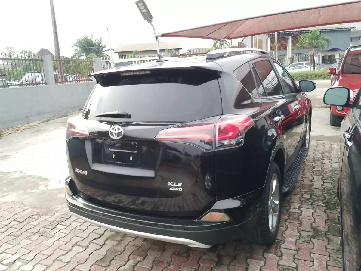 Toyota RAV 4   - 2015