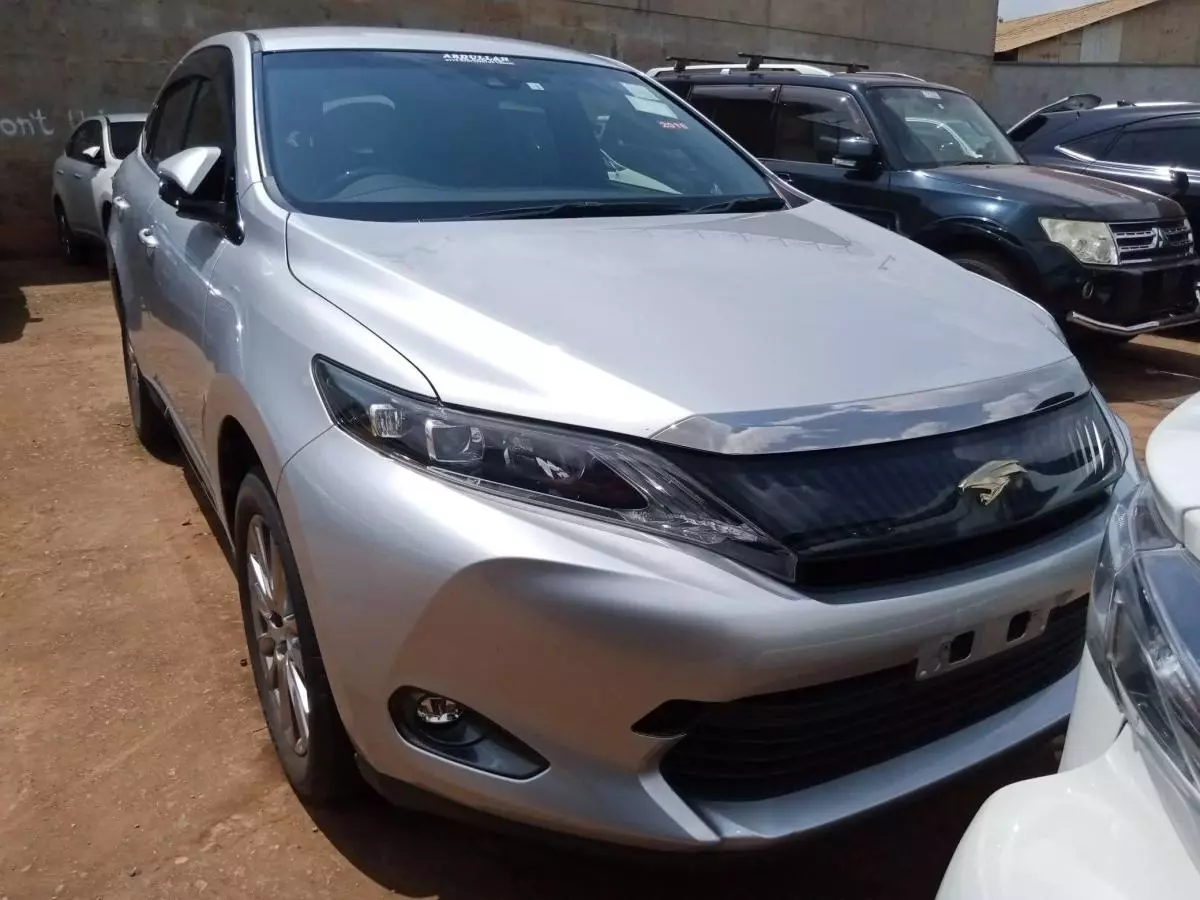 Toyota Harrier   - 2016