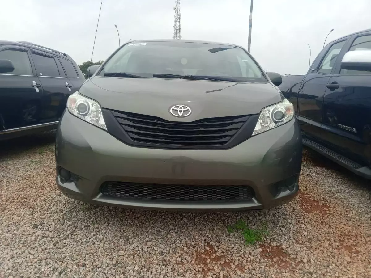 Toyota Sienna   - 2012