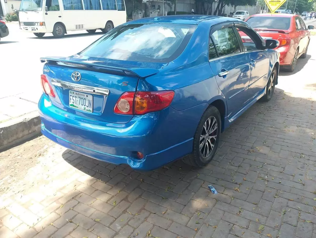 Toyota Corolla   - 2009