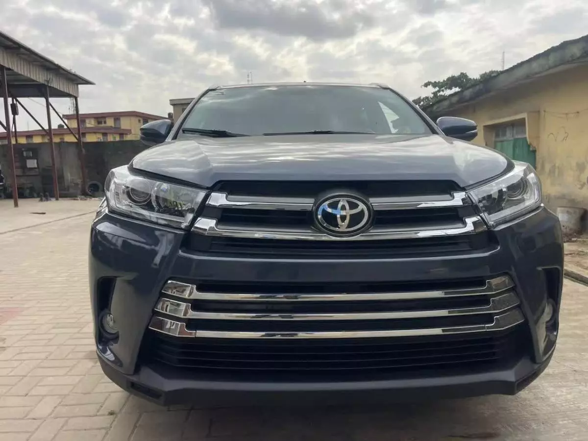 Toyota Highlander   - 2016