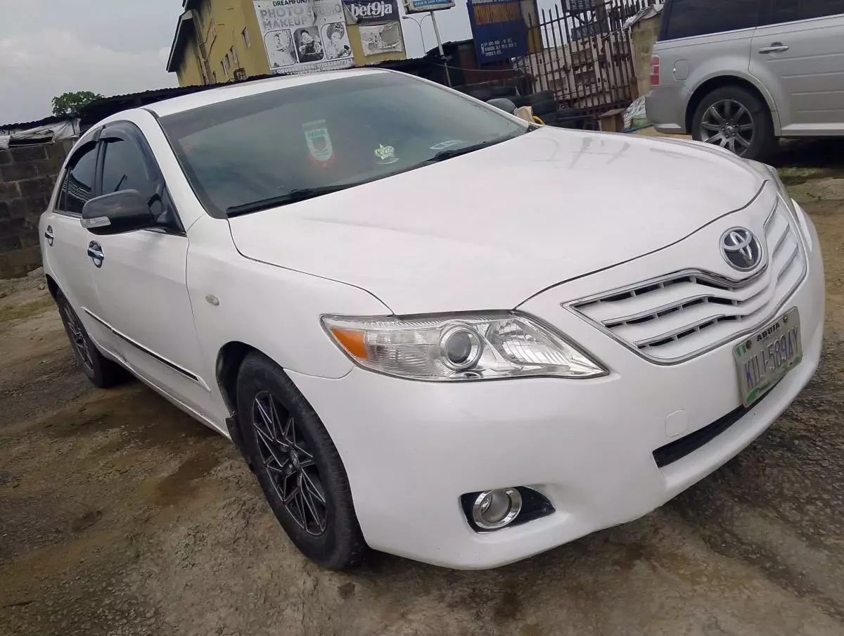 Toyota Camry   - 2010