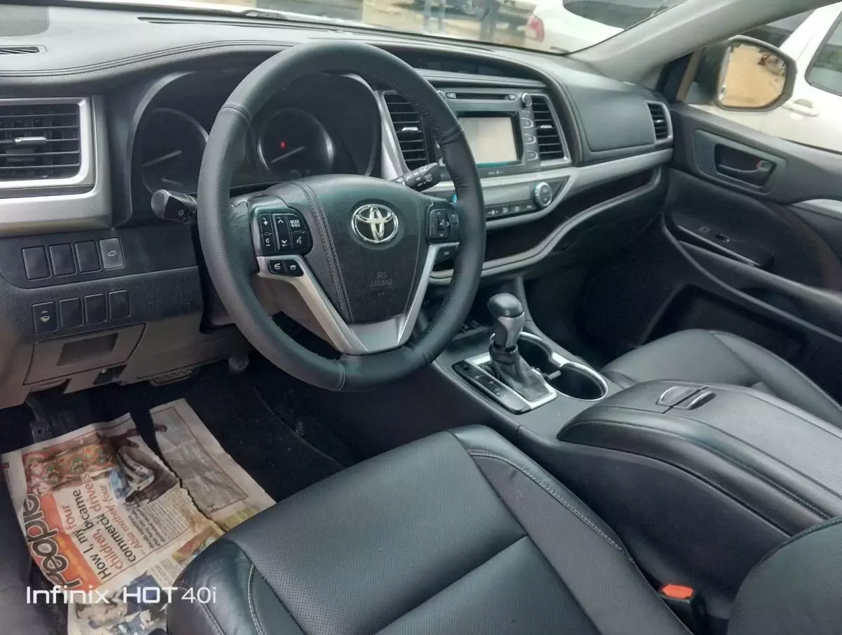 Toyota Highlander   - 2014