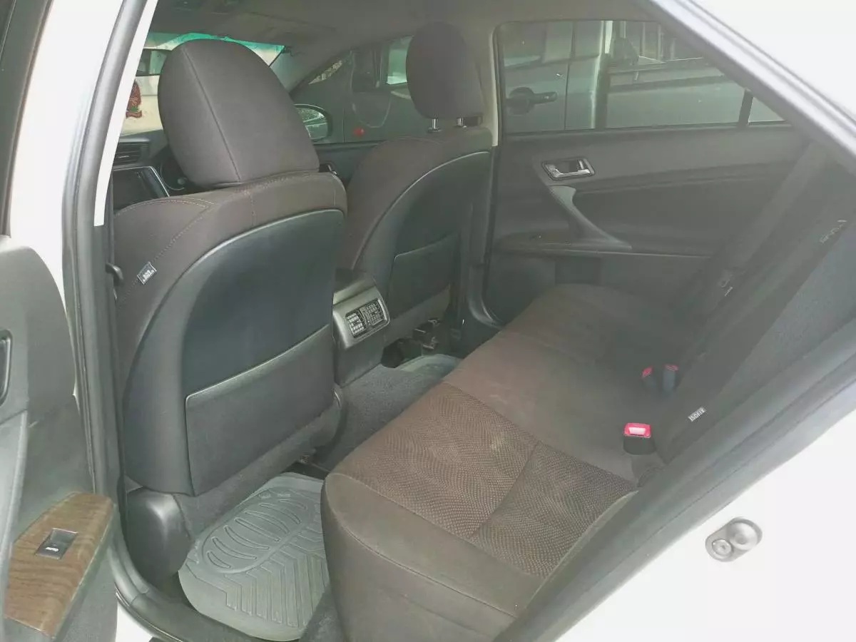 Toyota Mark X - 2013