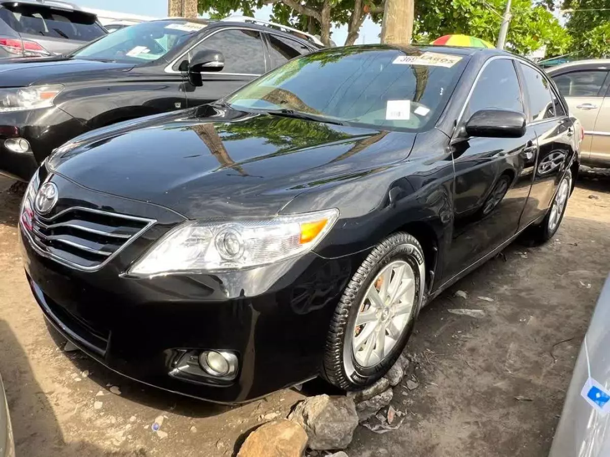 Toyota Camry   - 2010