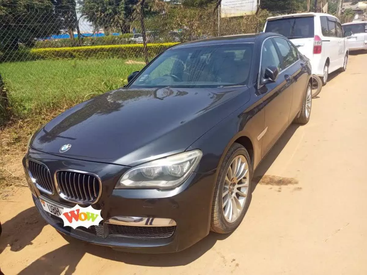 BMW 740   - 2013