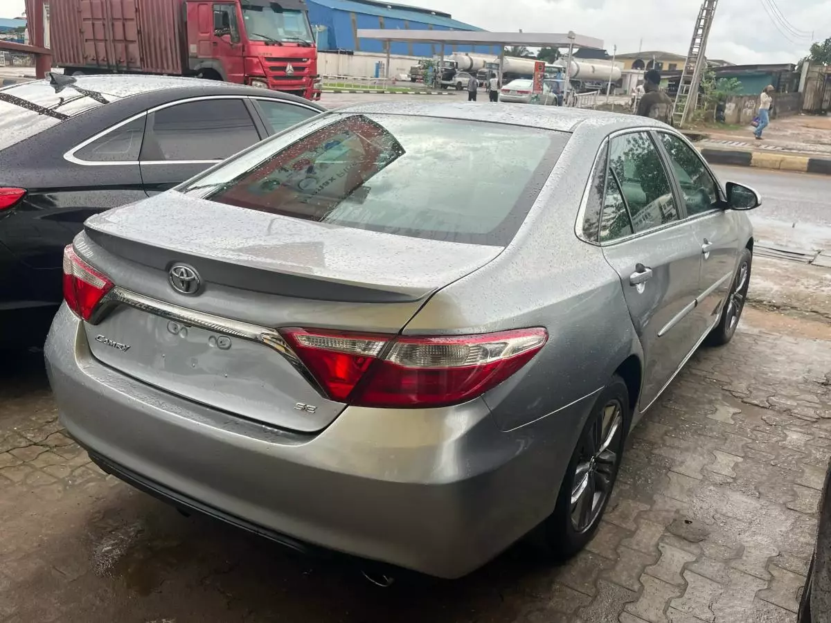 Toyota Camry   - 2015