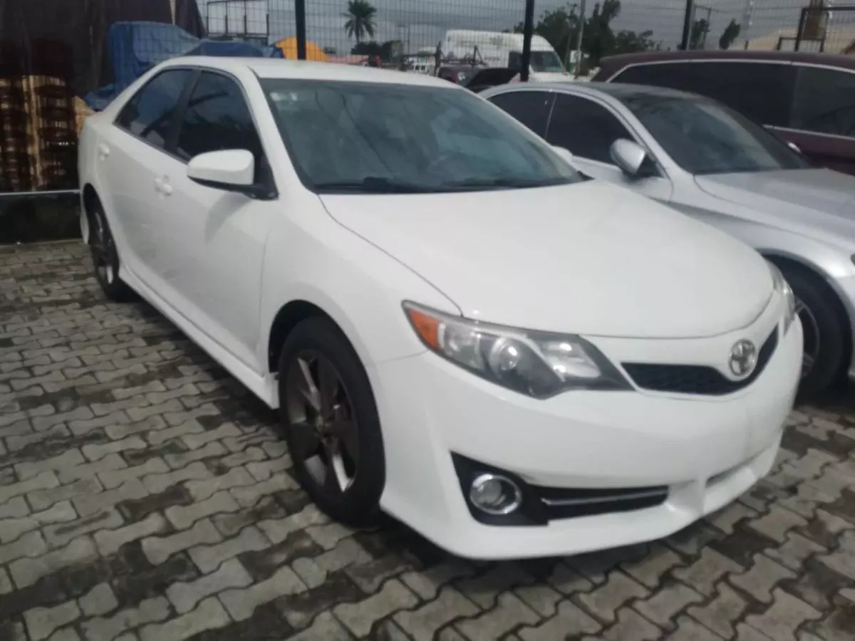 Toyota Camry   - 2014