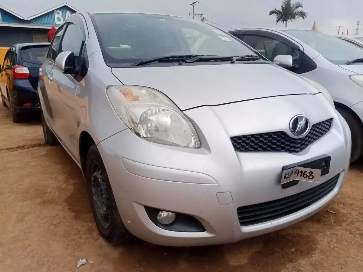 Toyota Vitz   - 2009