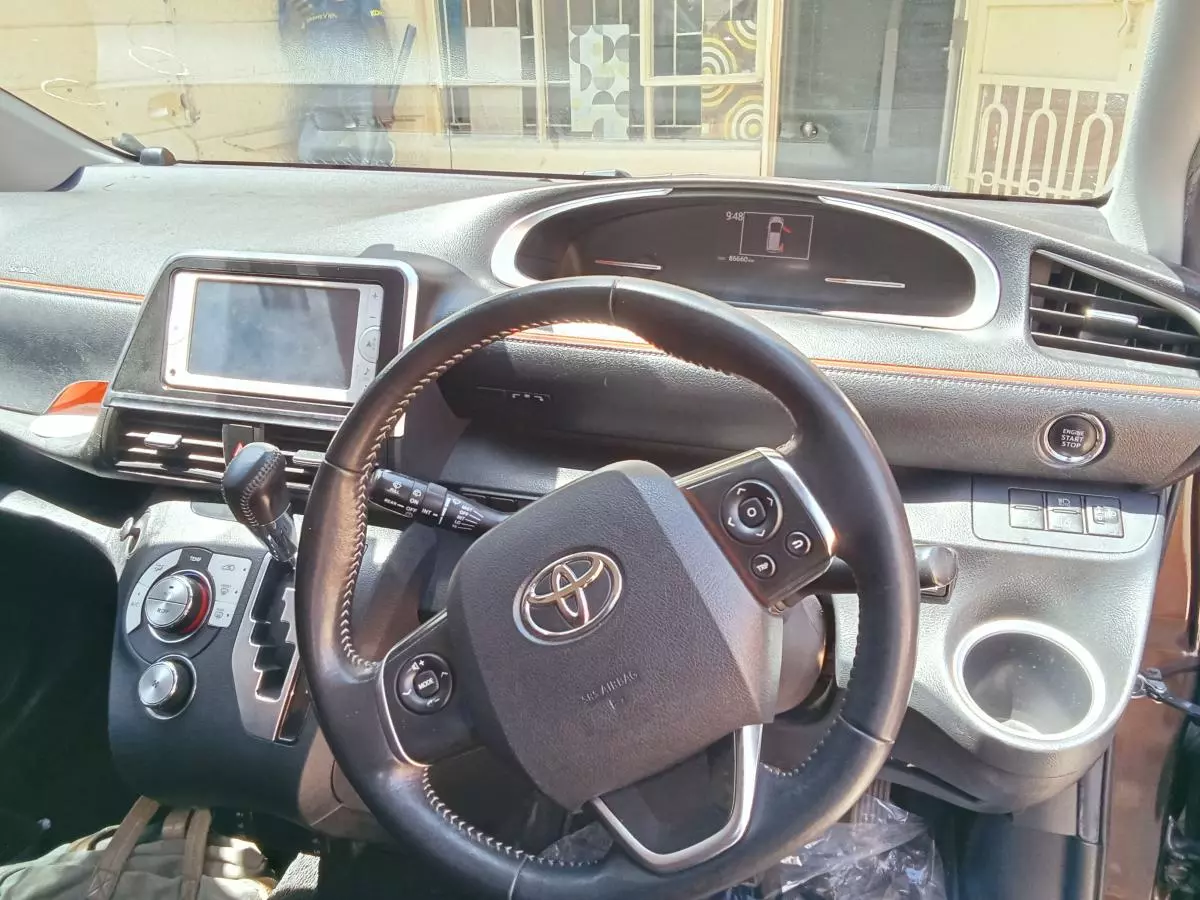 Toyota Sienta   - 2017