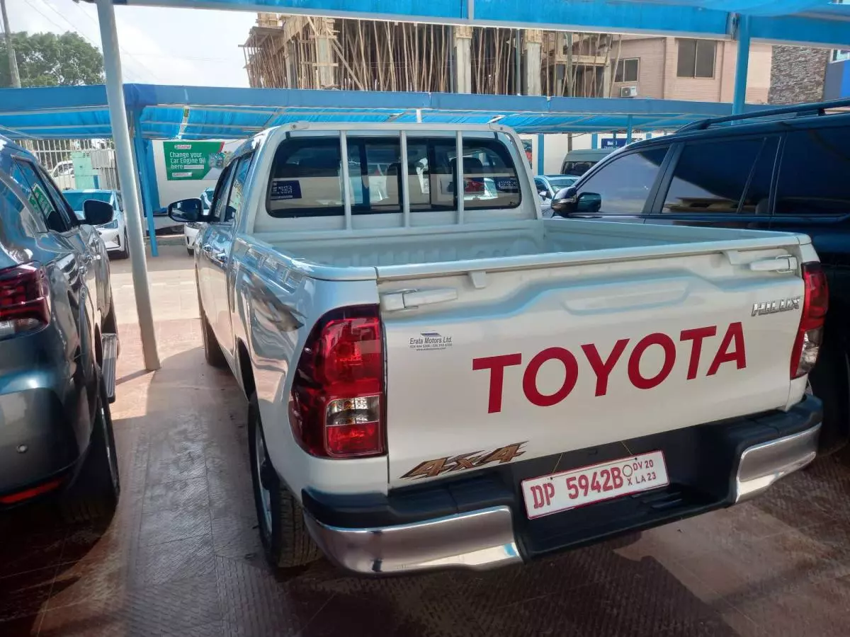 Toyota Hilux    - 2022