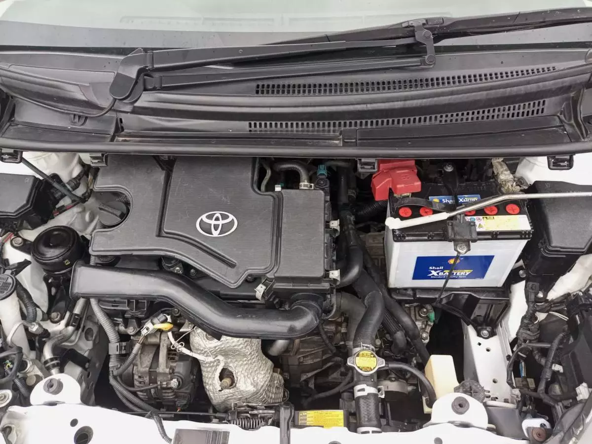 Toyota Vitz   - 2015