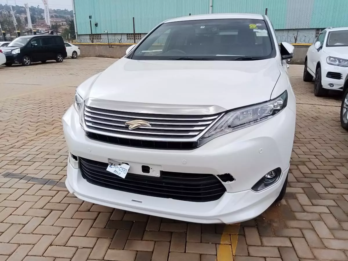 Toyota Harrier   - 2016