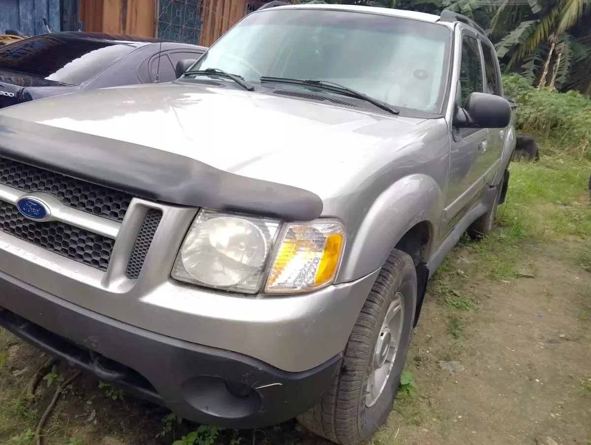 Ford explorer trac   - 2004